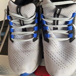 Nike Men’s Athletic Running Shoes — Light Gray & Blue